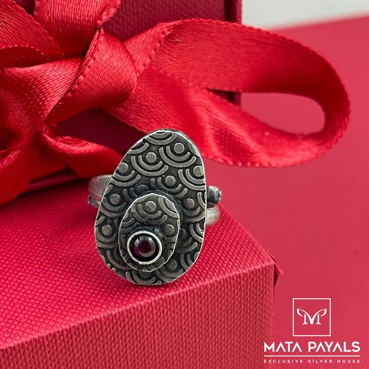 Elegant Kemp Ring