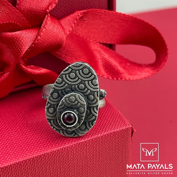 Elegant Kemp Ring