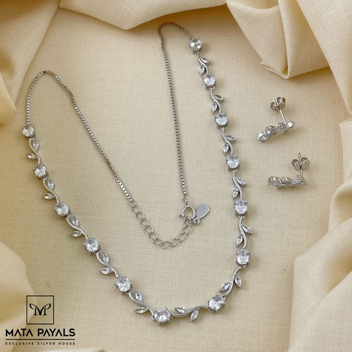Fabulous Leaf design Necklace