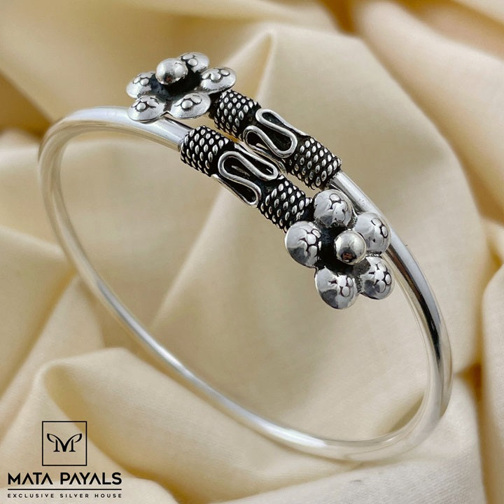 Unique Floral Oxidised Kada