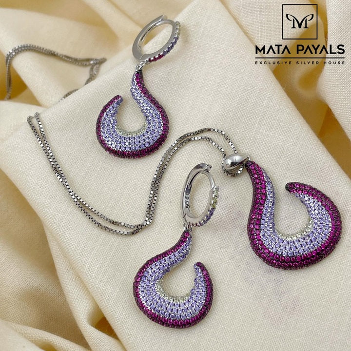 Hook Design Pendant Set