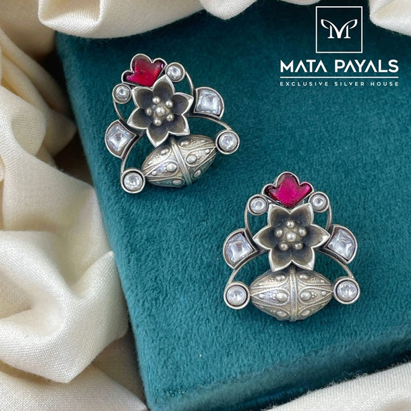 Elegant Oxidised Stud
