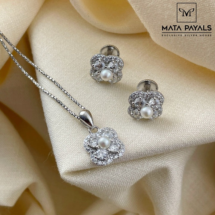 Beautiful Zircon Pendant Set