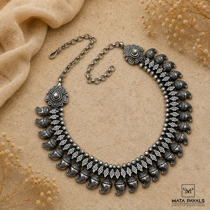 Eye Catching Kundan Necklace