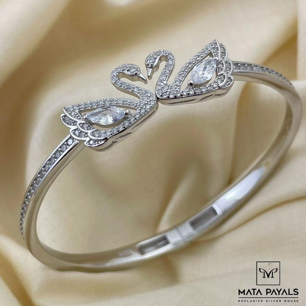 Expectational Zircon Duck Kada