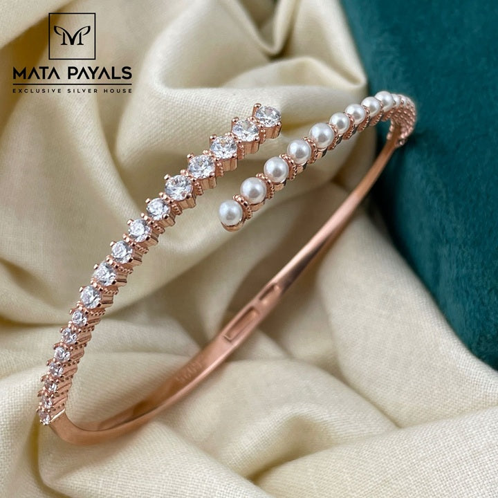 Fancy Pearl With Stone Kada