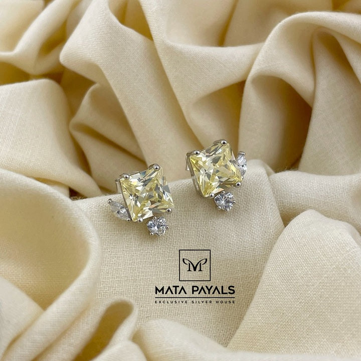 Pretty Zircon Stud