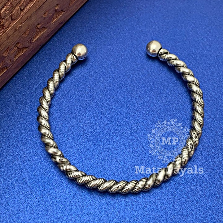 Attractive Parallel Striped Oxidised Kada