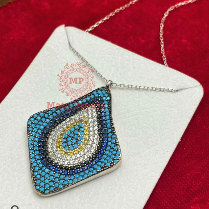 Captivating Kite Shaped Chain Pendant
