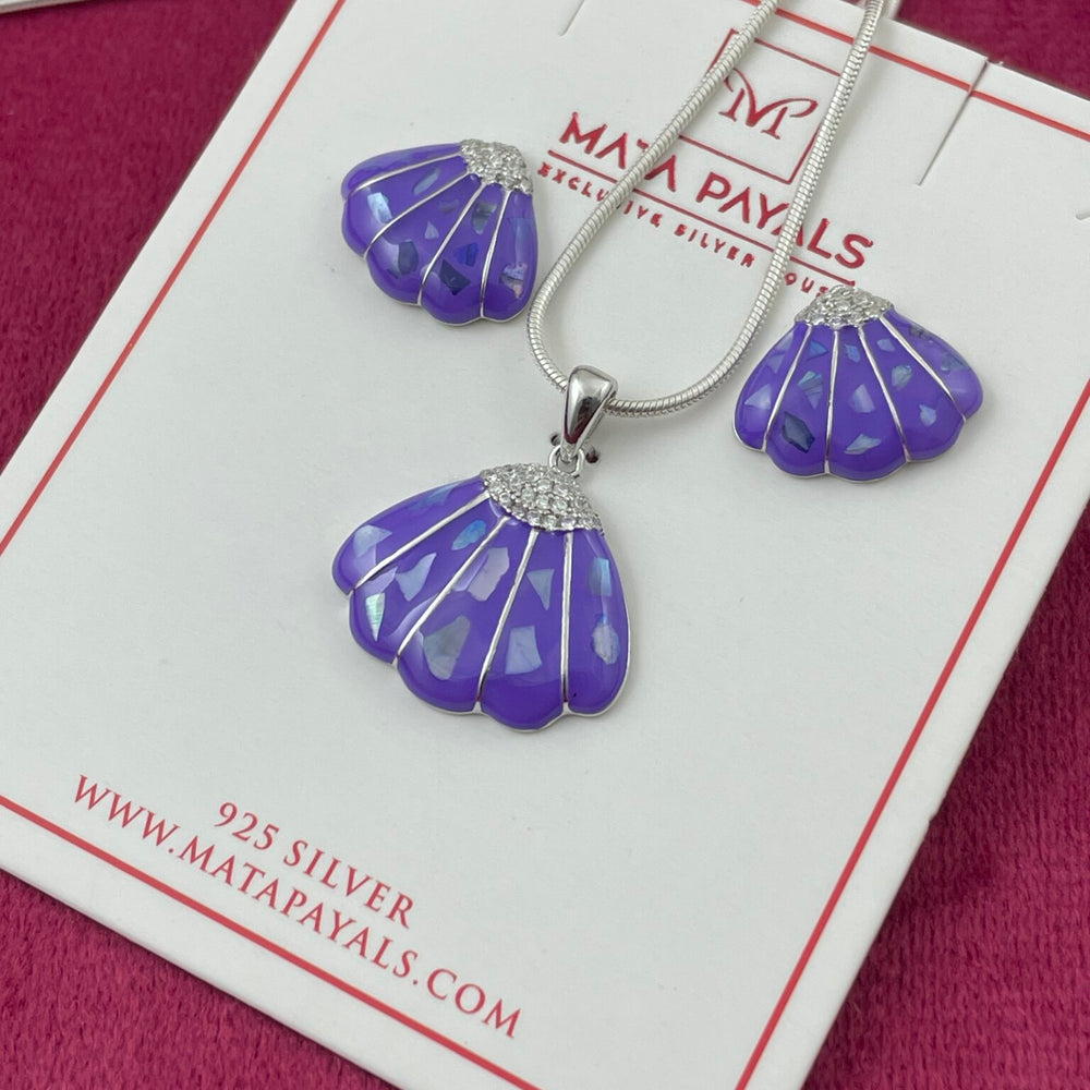 Dazzling Shell Pendant Set