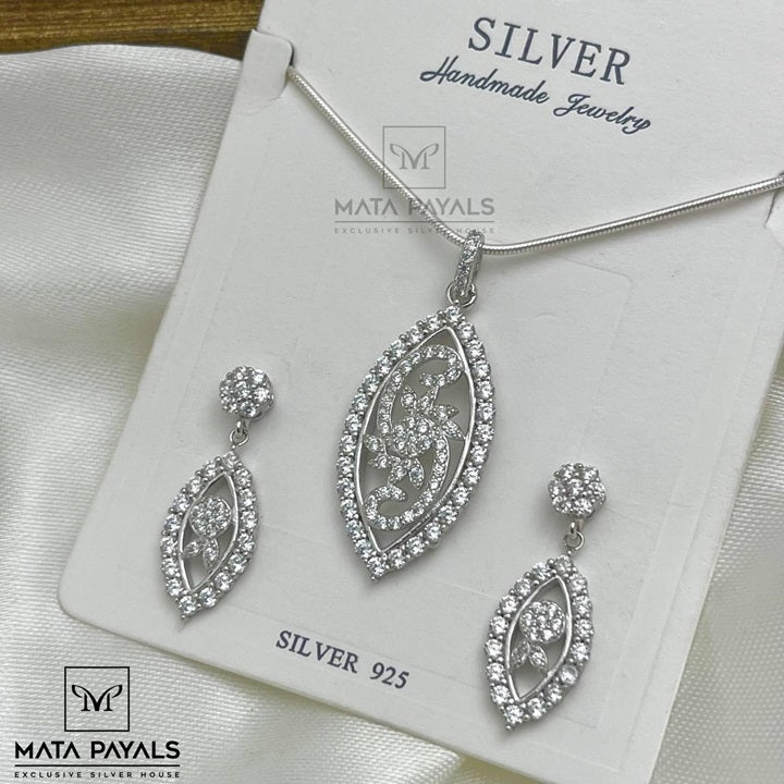 Effulgence Silver Pendant Set