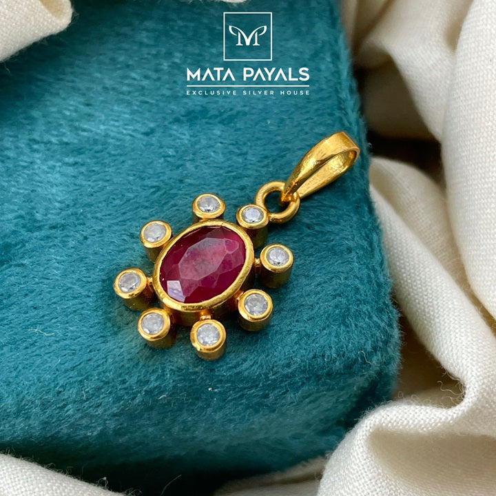 Mesmerizing Cutstone Pendant
