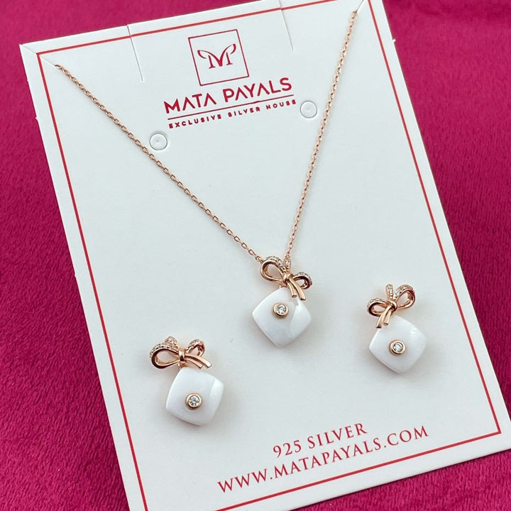 Fabulous White Pendant Set