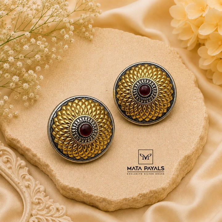Traditional Dual Tone Stud