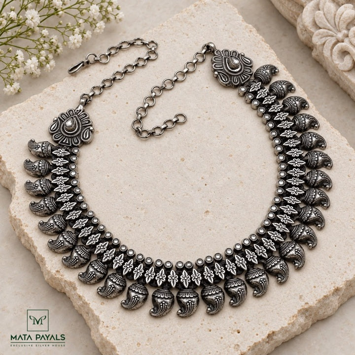 Eye Catching Kundan Necklace