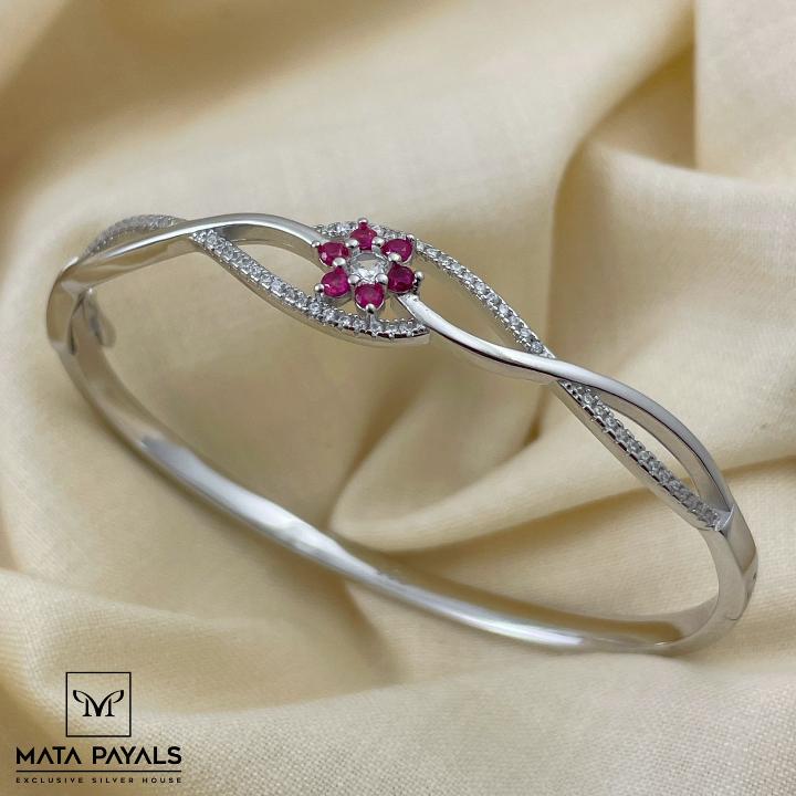 Attractive Zircon Kada