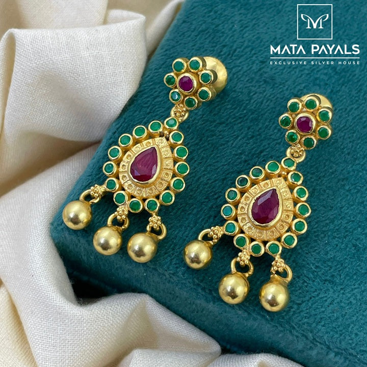 Green Tilak Gold polish Hanging