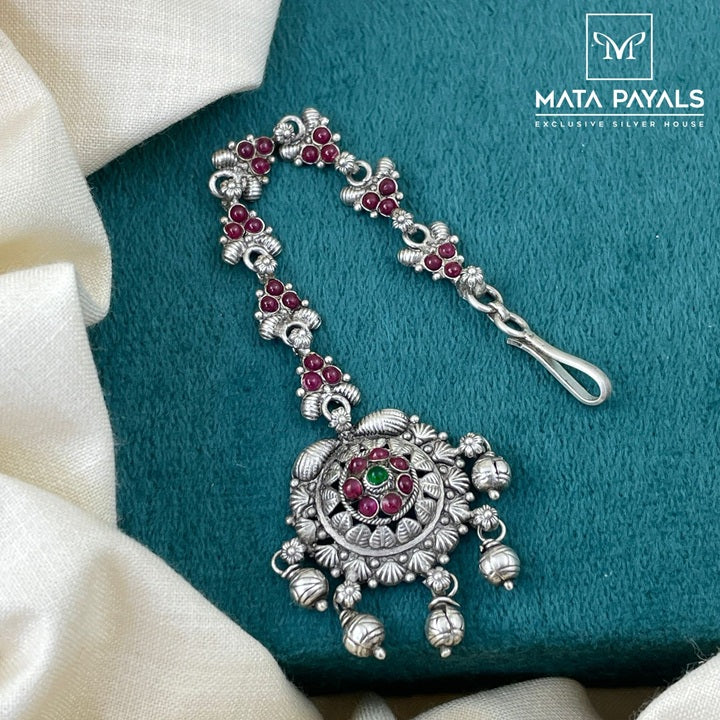 Mesmerizing Silver Mangtika