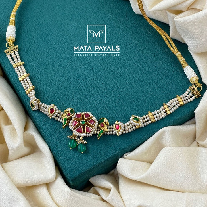 Beautiful Kundan Choker