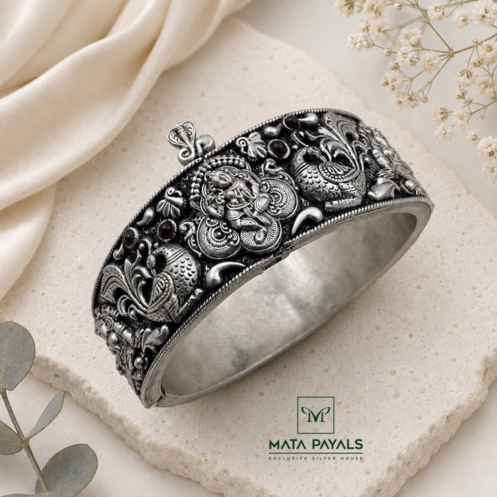 Luxurious Traditional Kada