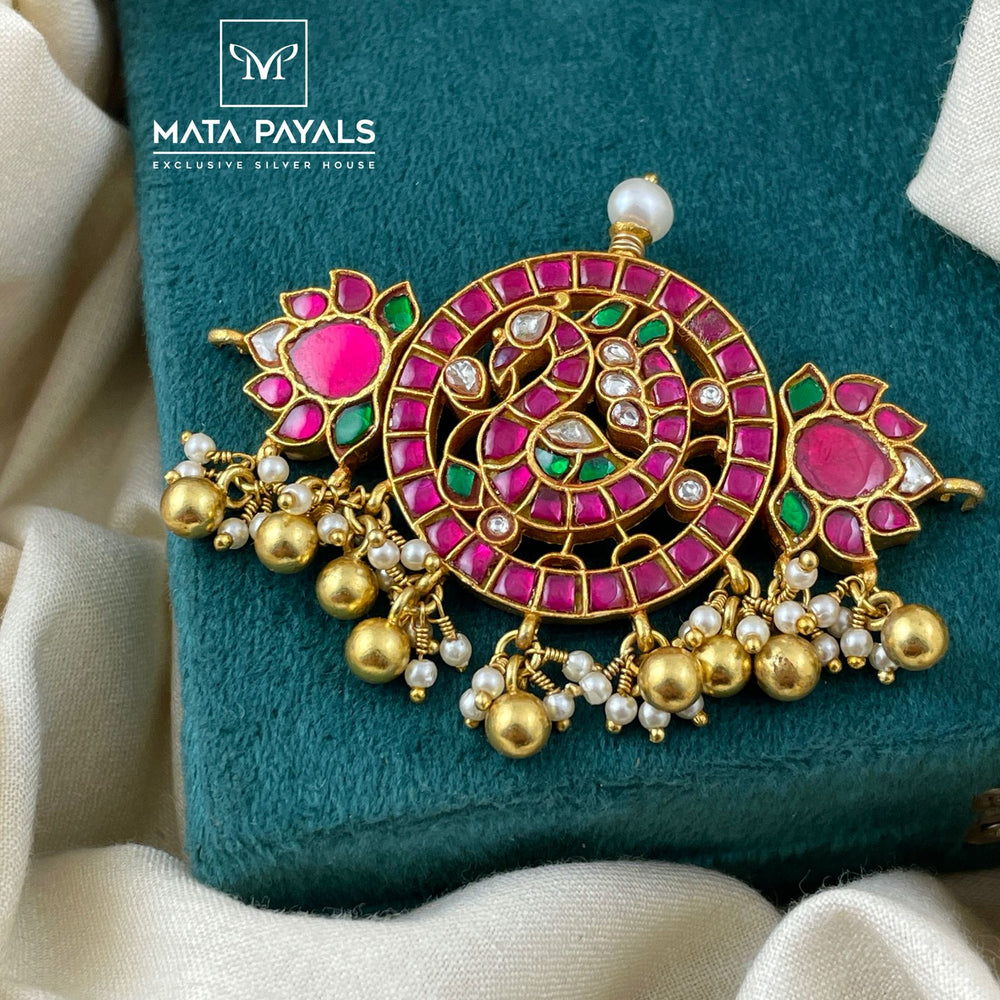Mesmerizing Kundan Choker