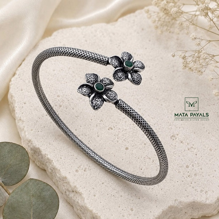 Classic Cut Stone Kada