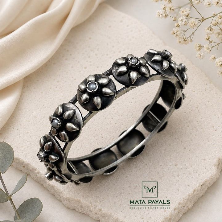 Unique Floral Kada