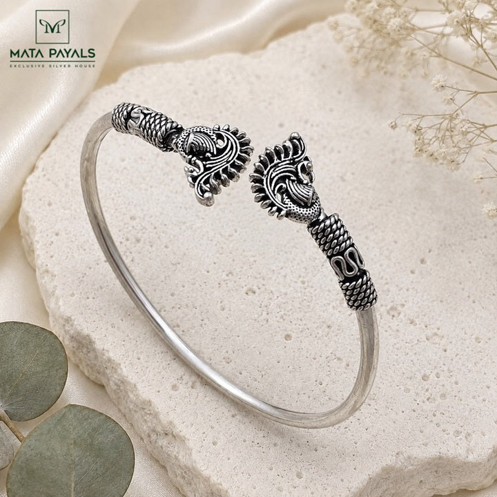 Pretty Oxidised Kada