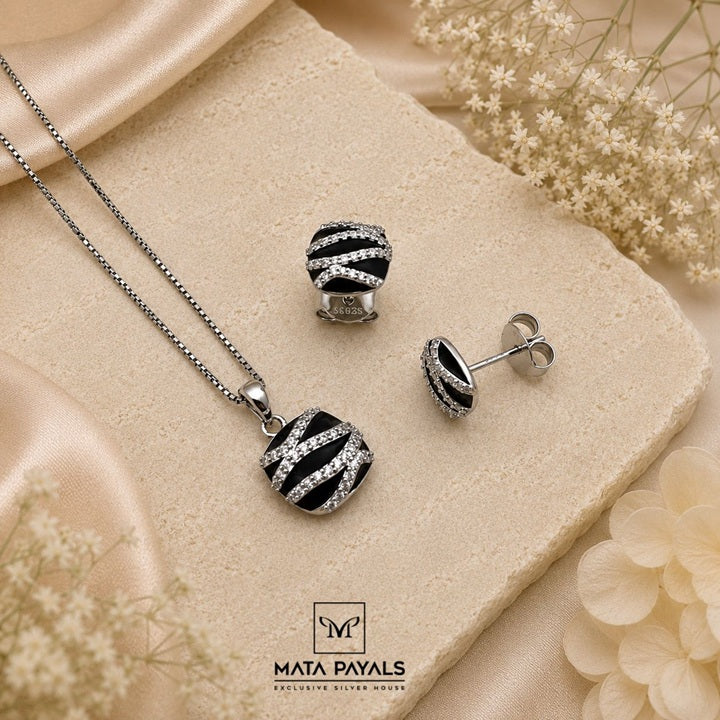 Charming Black Pendant Set