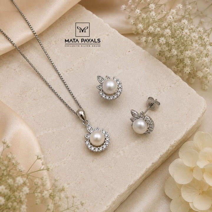 Casual Wear Pendant Set