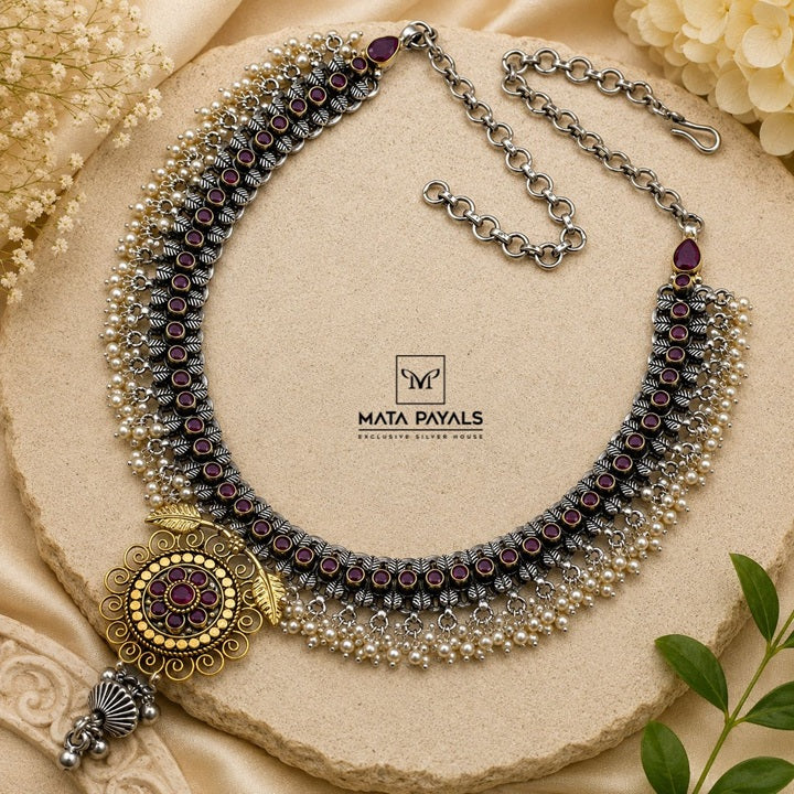 Eye Catching Kemp Necklace