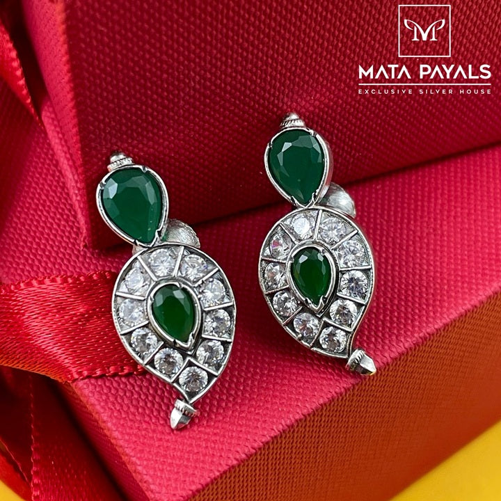 Charming Green & White Stud