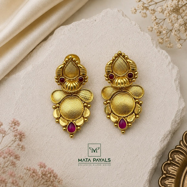 Lightweight Gold Plated Hanging