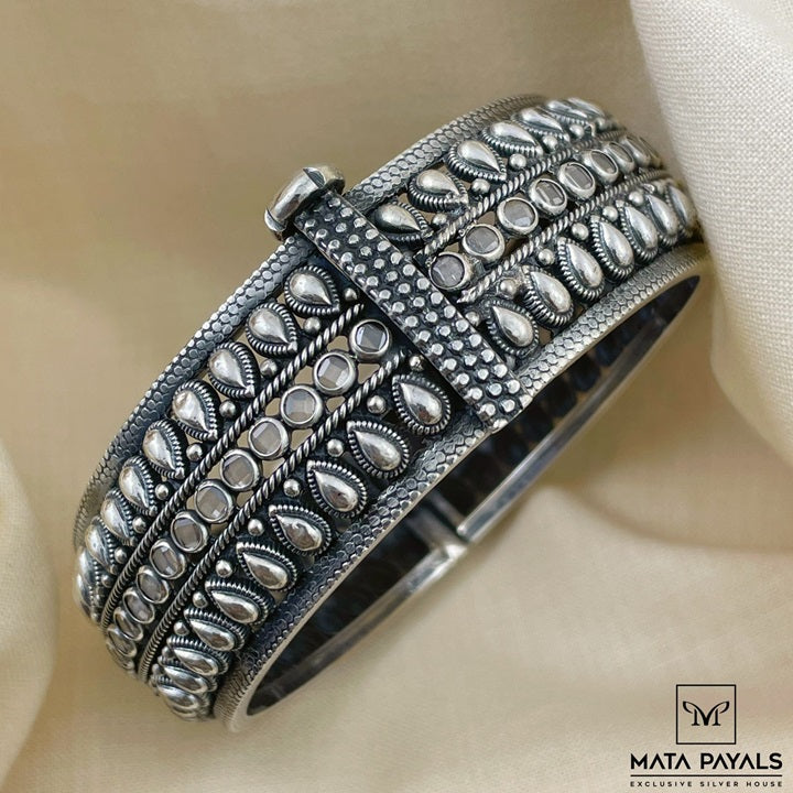 Enchanting Oxidised Wonen's Kada