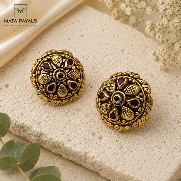 Elegant Gold Polish Stud