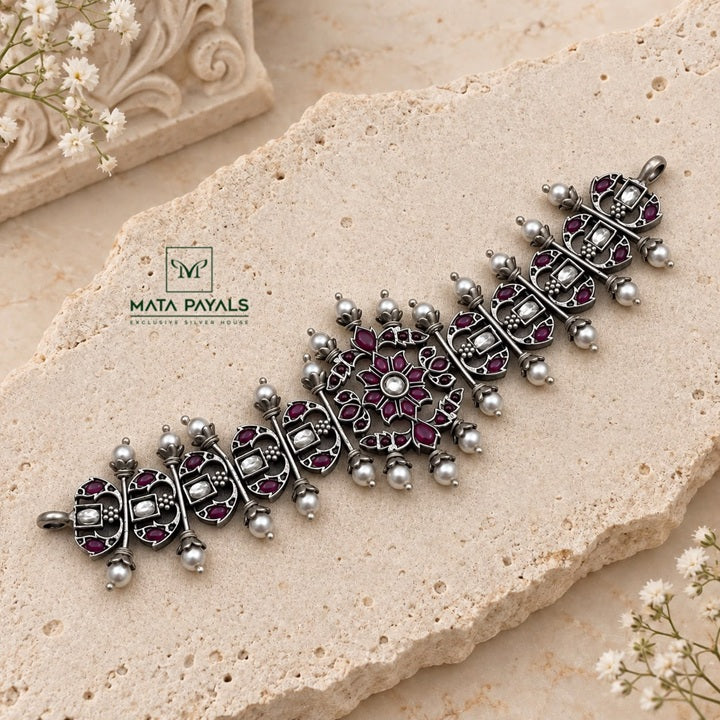 Traditional kemp Choker