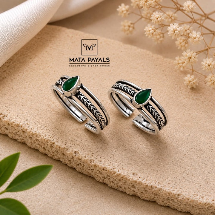 Impressive Green Toe Ring