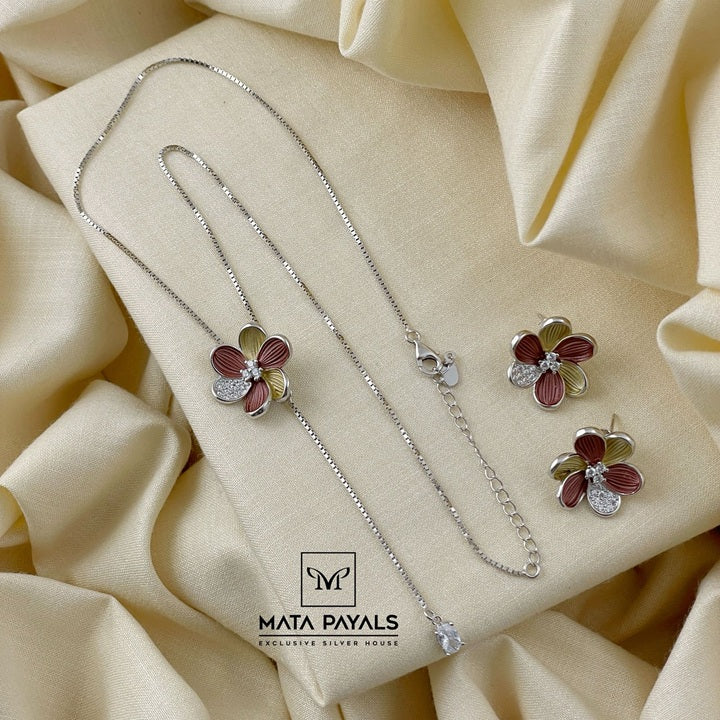 Mesmerizing Silver Pendant Set