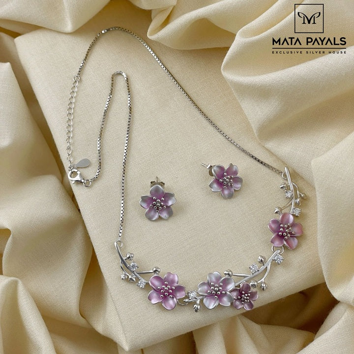 Beautiful Floral Pendant Set