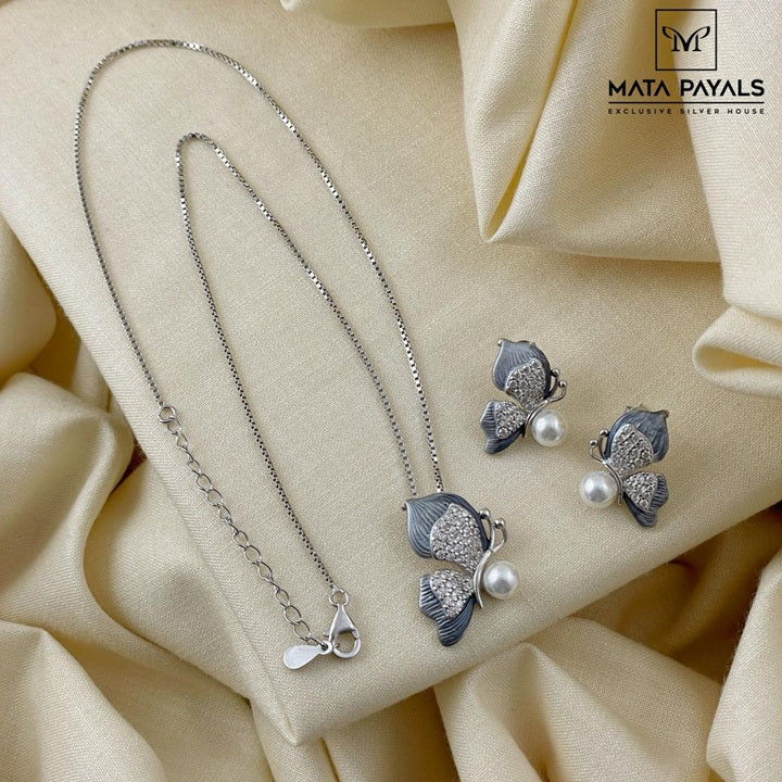 Unique Zircon Pendant Set