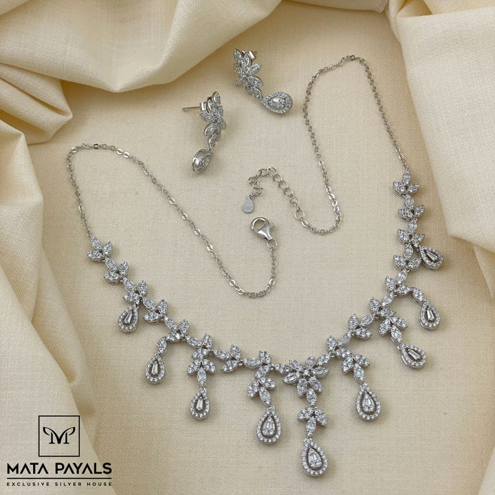 Gleaming Zircon Necklace