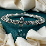 Luxurious Green Cut Stone Kada