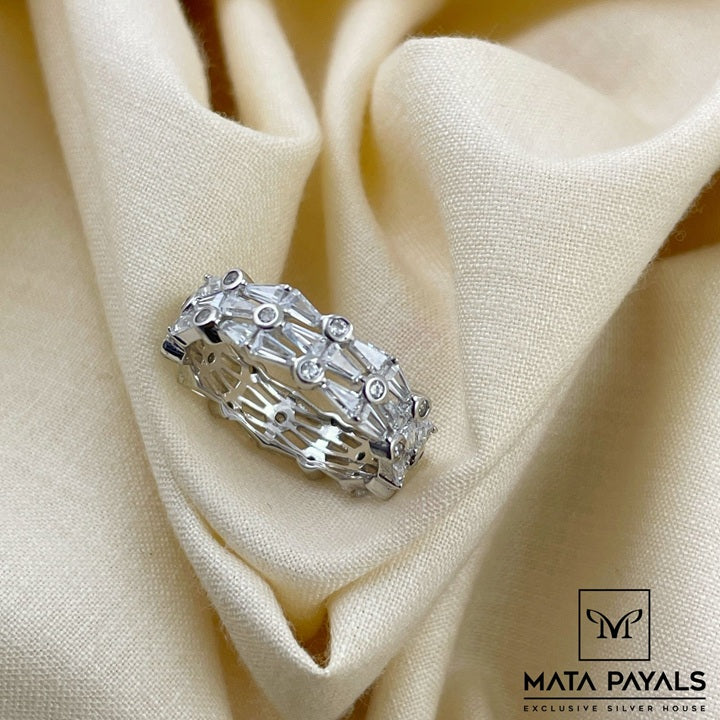 Attractive Zircon Finger Ring