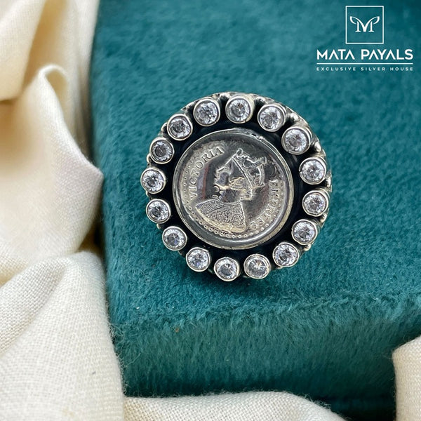 Exclusive Victoria Finger Ring