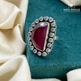 Elegant Cut Stone Finger Ring