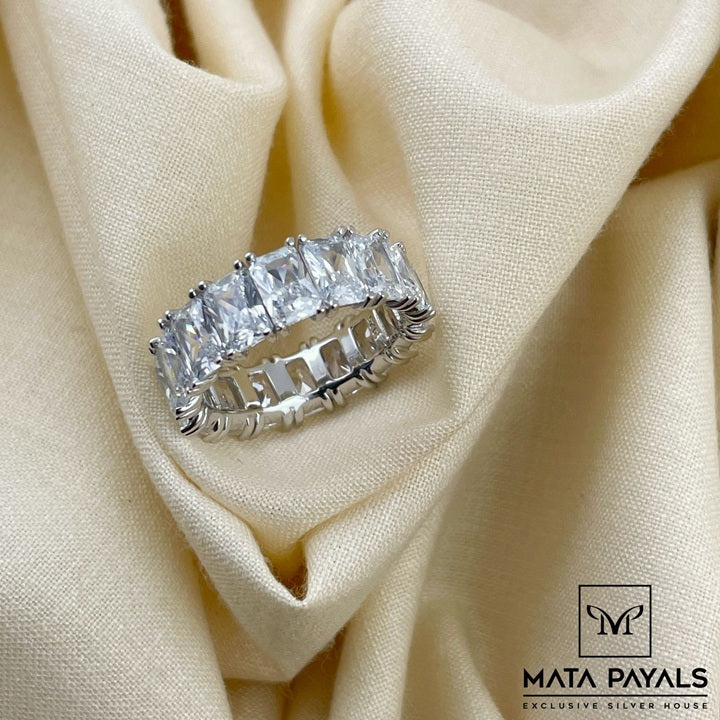 Unique Zircon Finger Ring