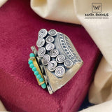 Artistic Dual Tone Finger Ring