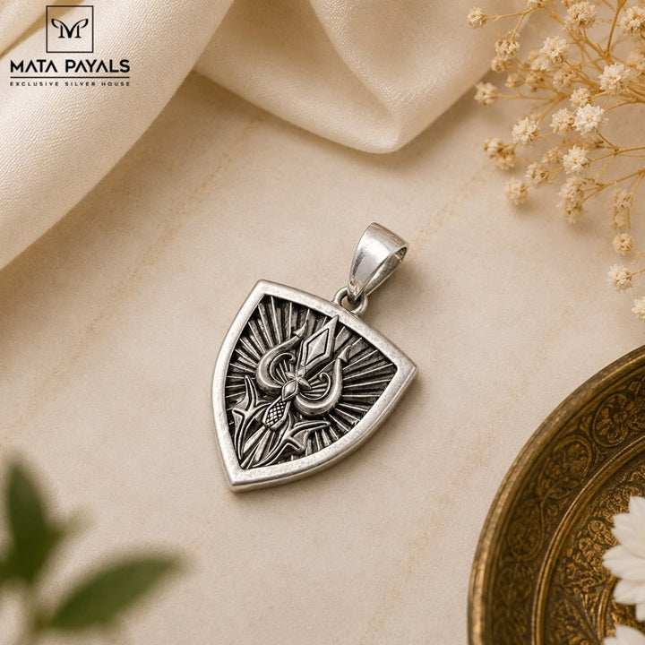 Ravishing Silver Pendant