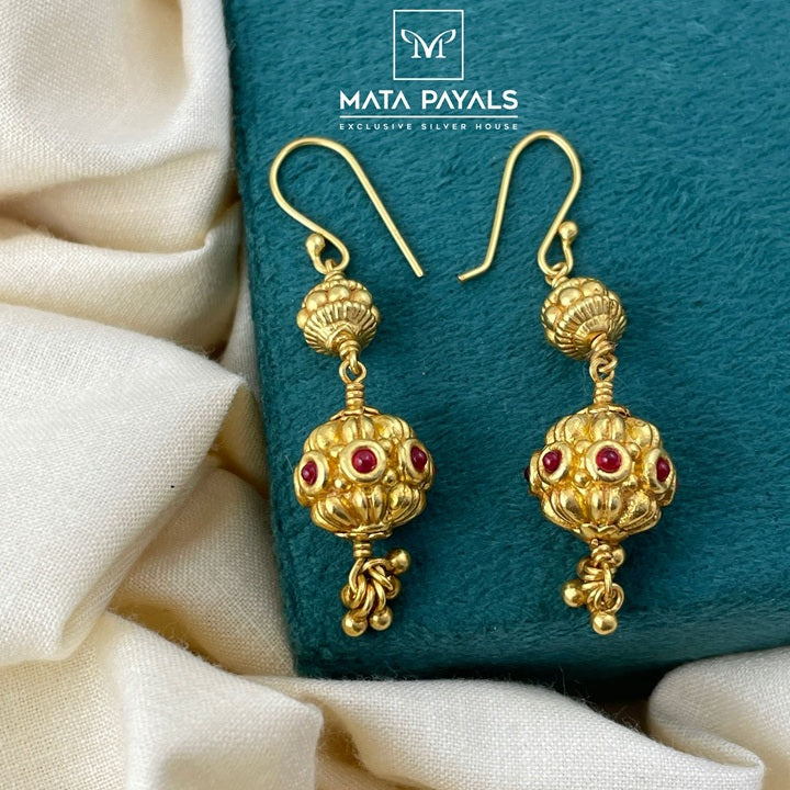 Gold Plated Kemp Hanging