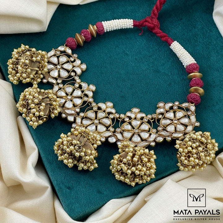Eye-Catching Floral Kundan Necklace